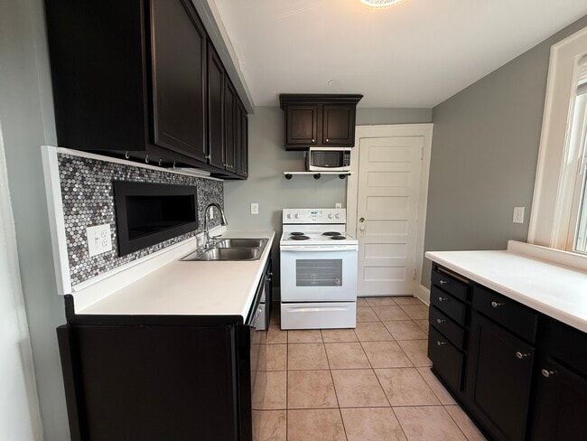 Building Photo - 780 Curfew St