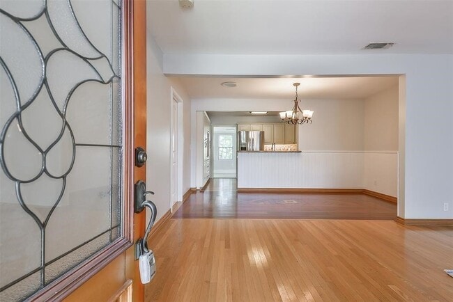 Building Photo - 22 Lyncrest Dr