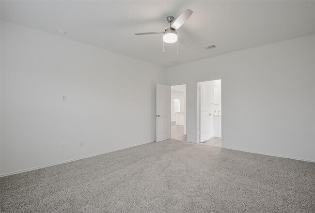 Building Photo - 1055 Llano Trl