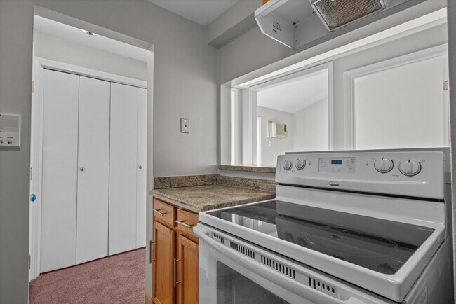 Building Photo - 18 Mason Ct