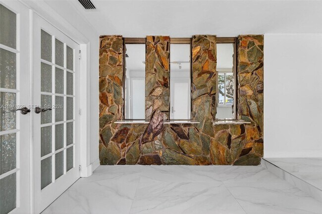 Building Photo - 1470 N Treasure Dr