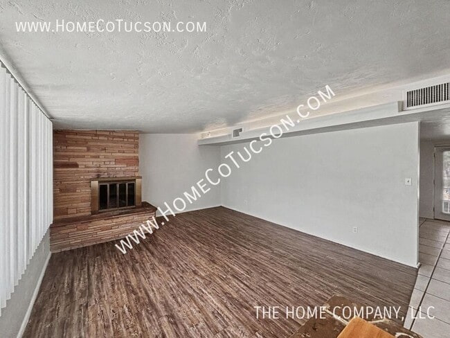 Building Photo - 800 N Alamo Ave