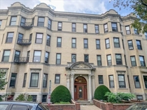 Building Photo - 65 Park Dr