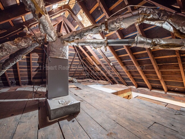 Building Photo - 878 1/2 Sullivant Avenue