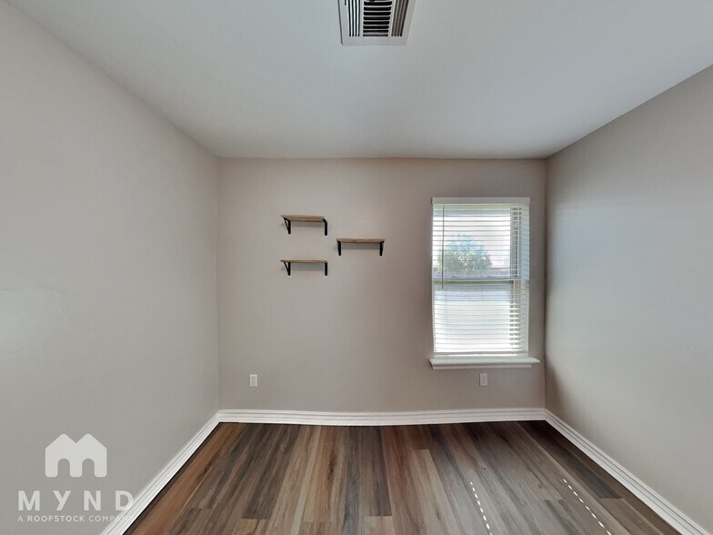 Building Photo - 512 SW 44th St