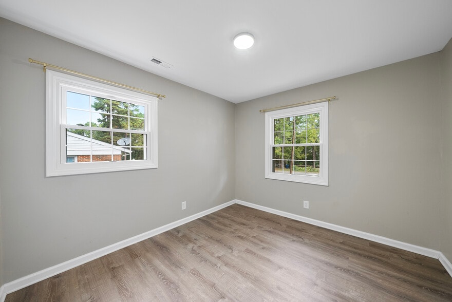 Second bedroom - 2910 Driftwood Dr