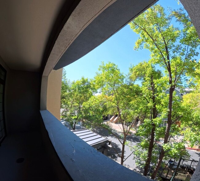 Building Photo - Riverwoods 2 Bedroom Condo