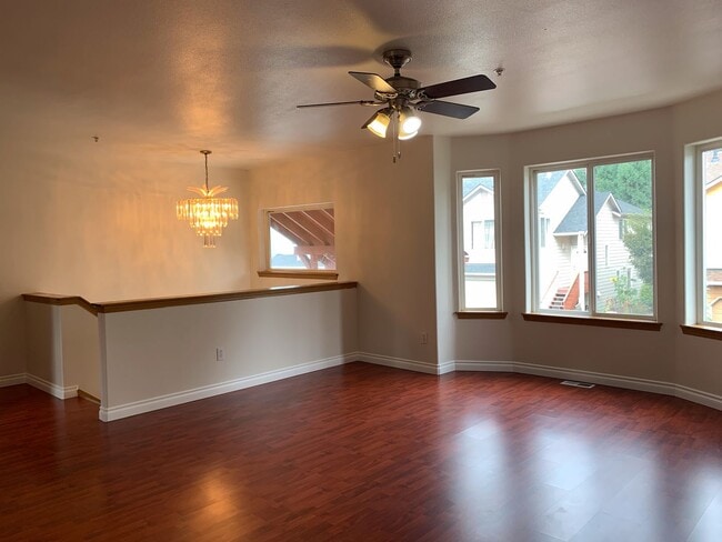 Building Photo - Split Level 4-bedroom, 3-bathroom Home in ...