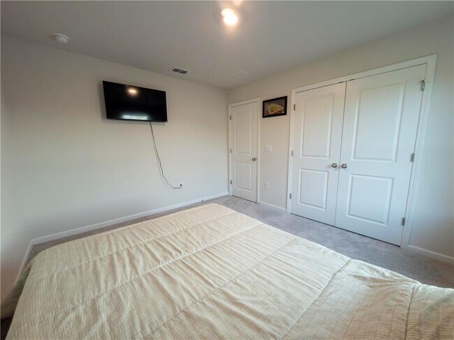Building Photo - 6960 Newcastle Ct