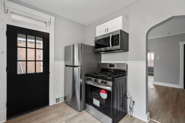 Building Photo - Stunning 2 bedroom home in Carrick availab...
