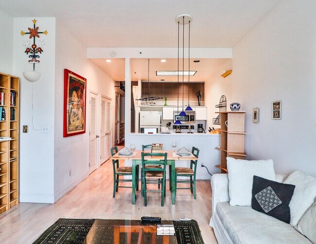 Building Photo - Spacious Jr. 1 Bedroom near Levi's Plaza |...