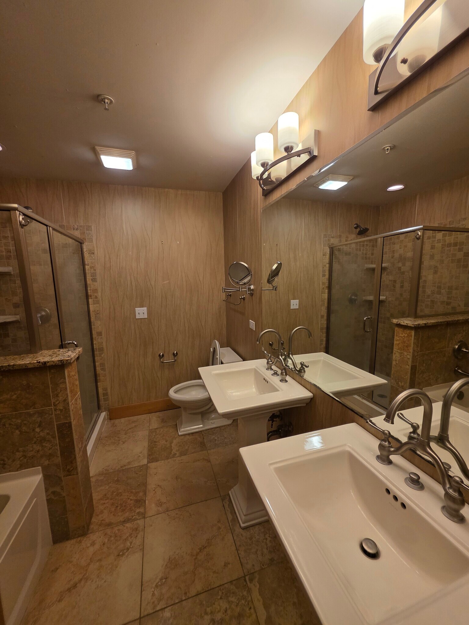 Primary bathroom - 316 N Seminary Ave