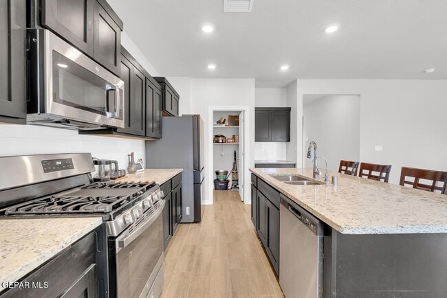 Building Photo - East El Paso 4 bed Refrig A/C