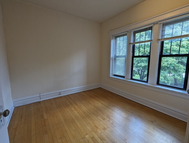 Building Photo - 2526 N Kedzie Blvd