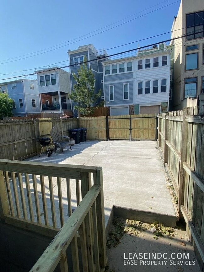 Building Photo - 1424 Oak St NW