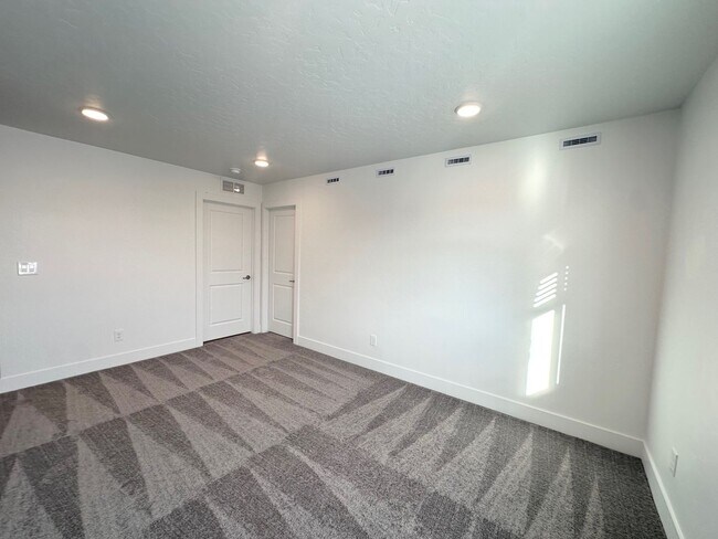 Building Photo - Luxury Townhome available now!