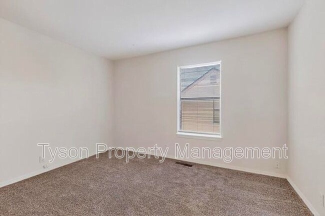 Building Photo - 1515 La Charles Dr NE