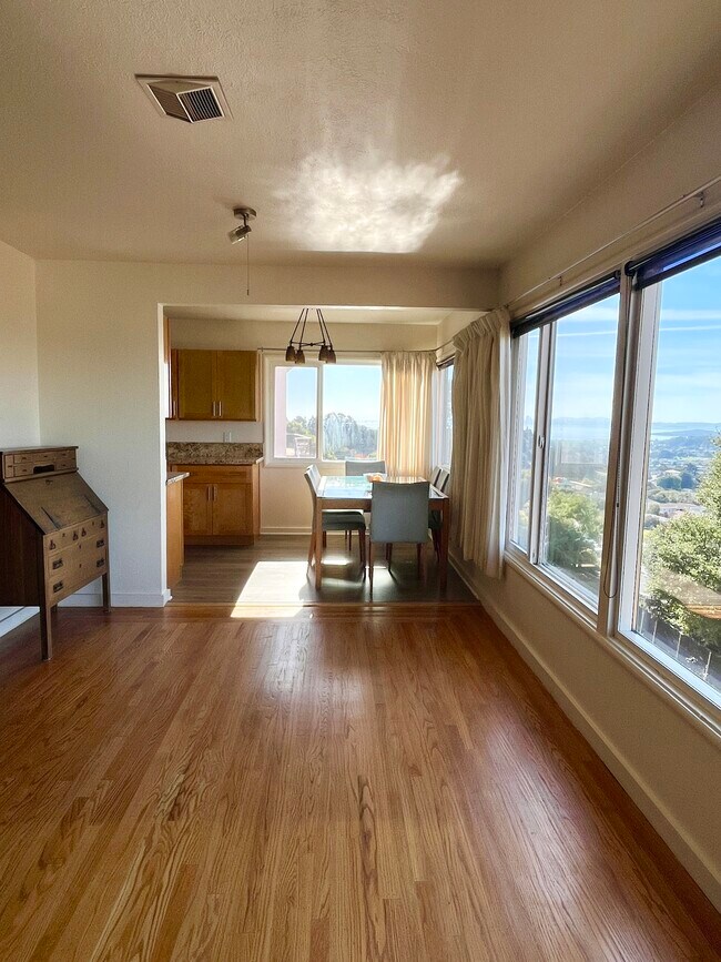 Dining Area - 2505 Mira Vista Dr