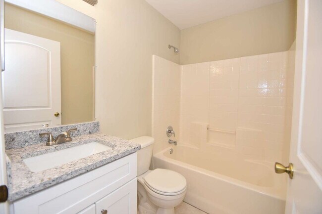 Building Photo - 3 Richelieu Ln