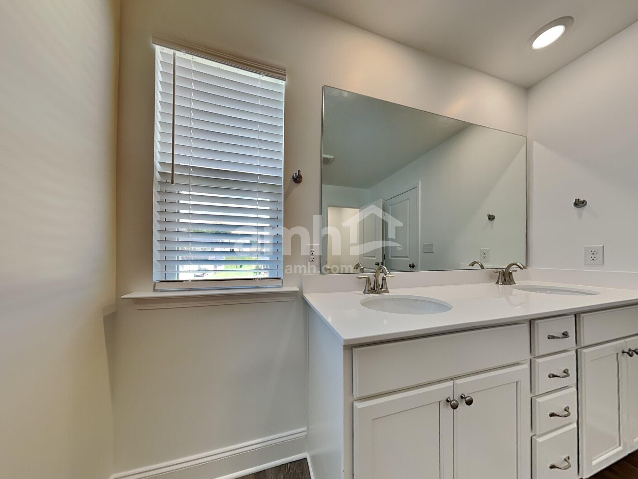 Building Photo - 212 Argea Dr