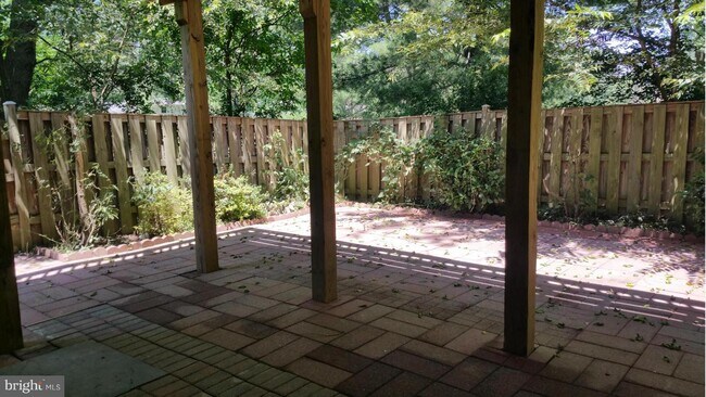 Building Photo - 848 Bayridge Dr
