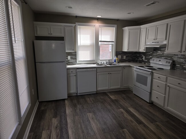 Building Photo - 515 Maple St