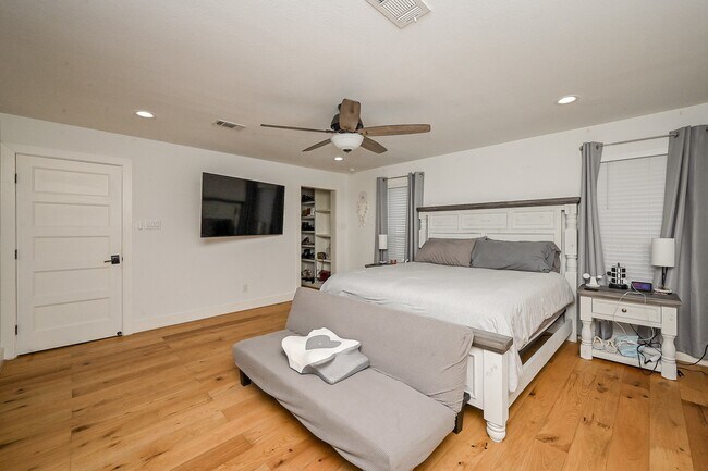 Building Photo - 25602 Yellow Pine Ln