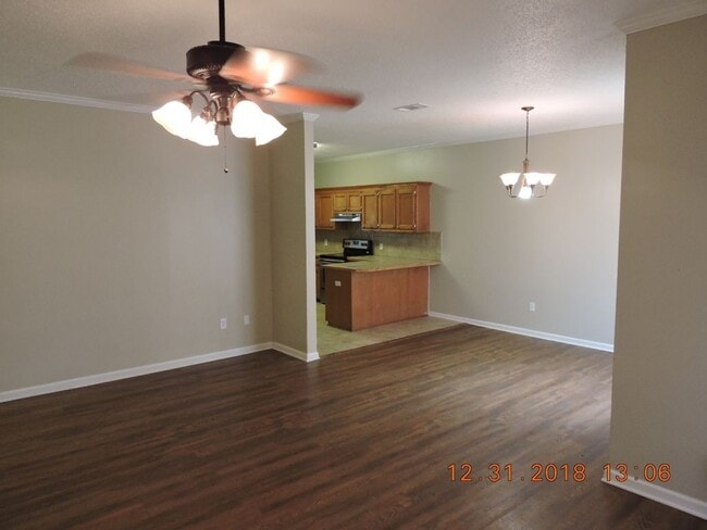 Building Photo - Great 3 Bedroom, 2 Bath Home - No Carpet