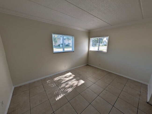 Building Photo - 817 Lighthouse Dr