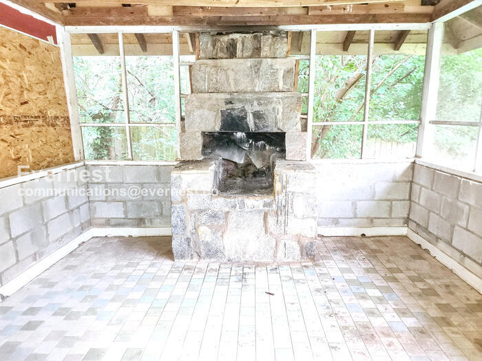 Building Photo - 2672 Northview Ave