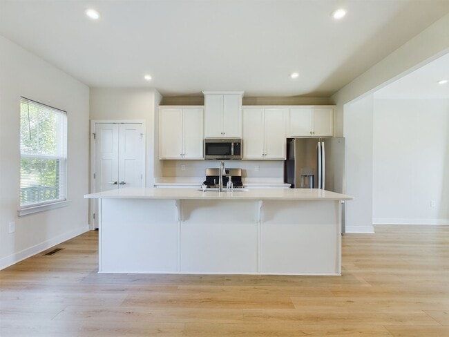 Building Photo - 301 W 20th St