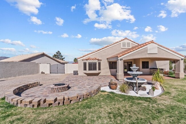 Building Photo - Spacious Single Story, 4 Bedroom "Henderso...