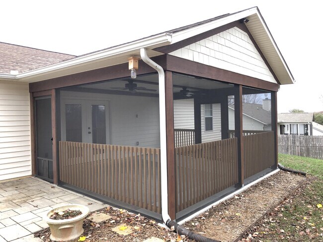 Building Photo - 5616 Jamaica Ln