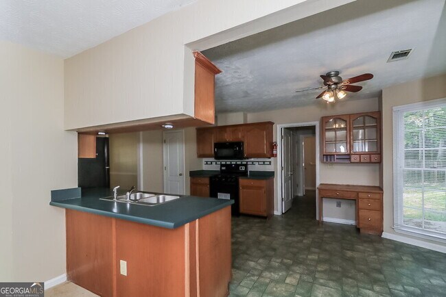 Building Photo - 2885 Summit View Ct
