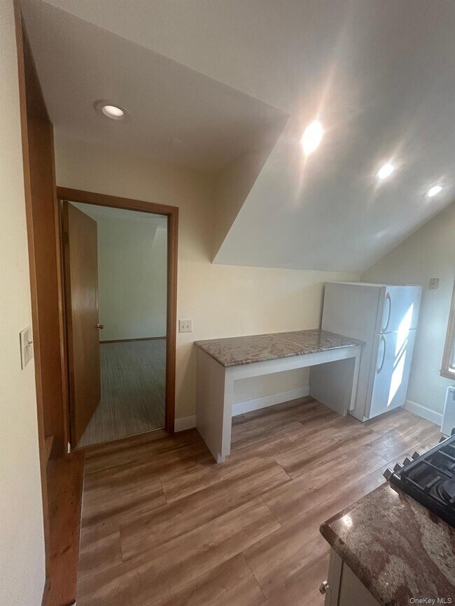 Building Photo - 42 Park Ave