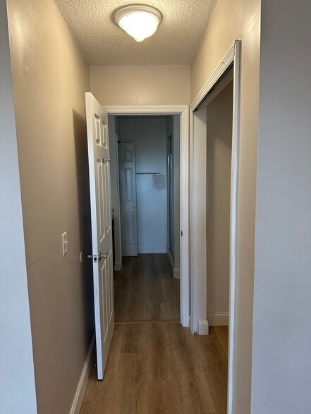 Building Photo - 495 Pyrus St