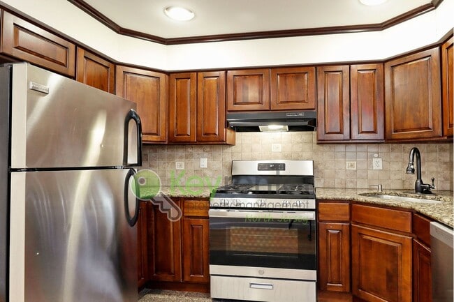 Building Photo - $500 Off First Month! 2BR in The Heights w...