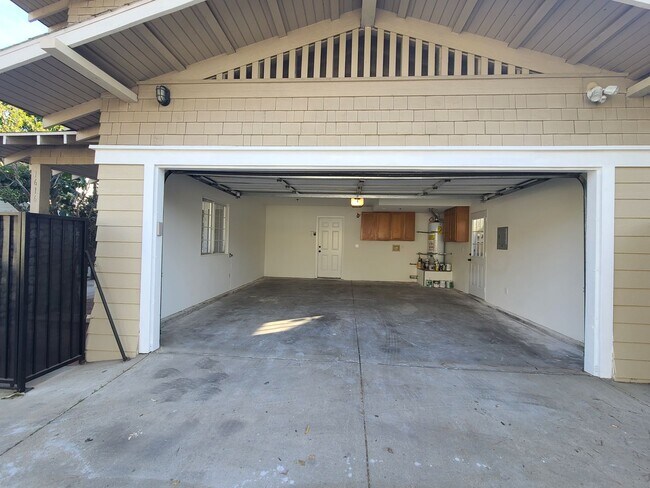 Building Photo - 1614-1616 Lyndon St