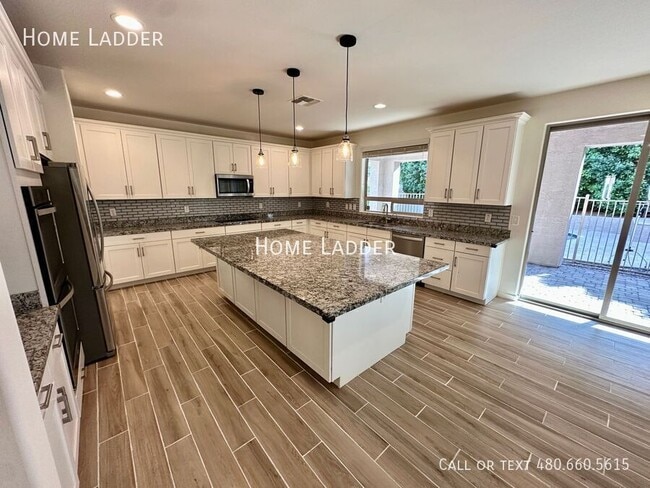 Building Photo - 3133 N Loma Vista