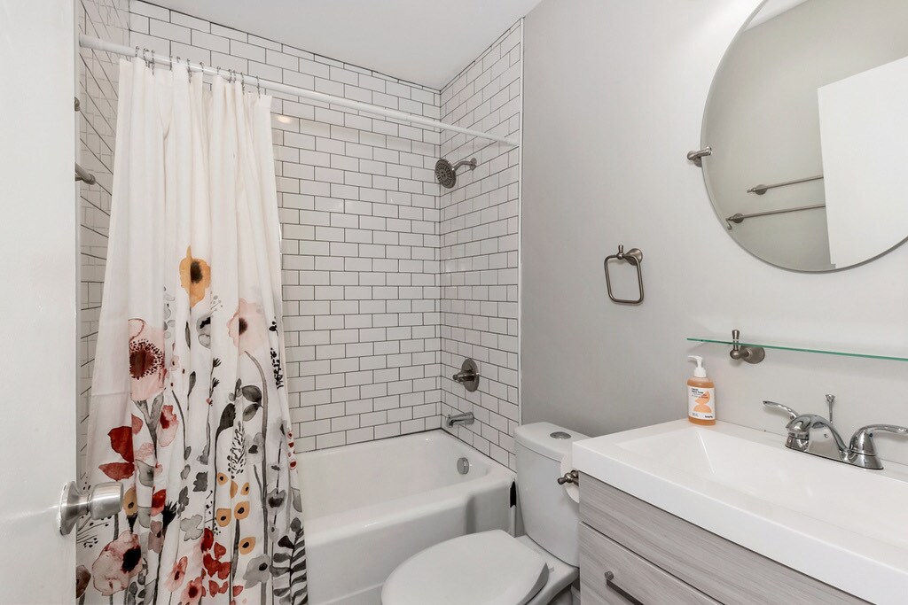 Building Photo - 505 Ward Ave NE