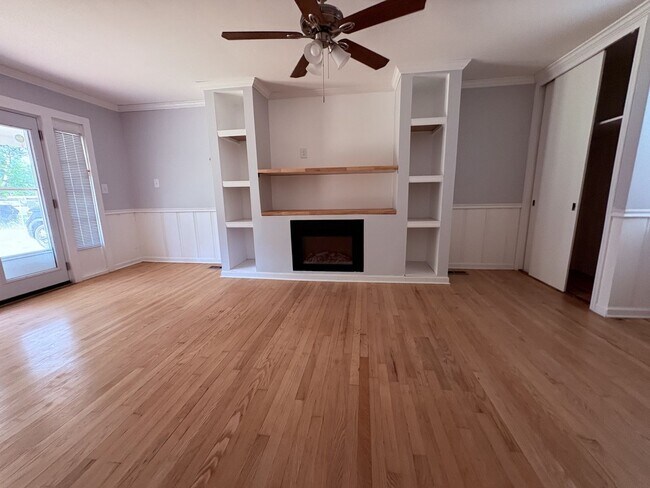 Building Photo - Charming, all-brick single-family residence in the heart of Madison!