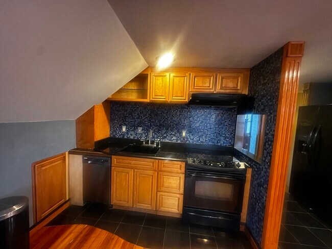 Building Photo - 1034 N Main St