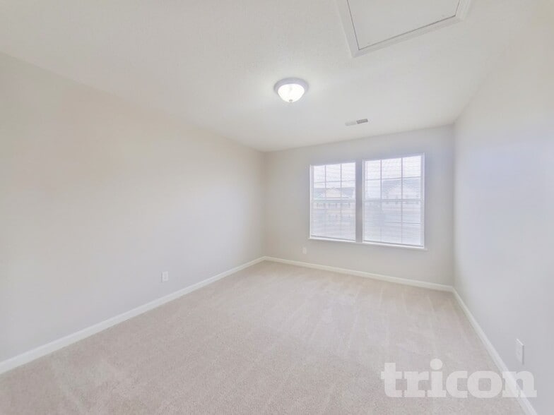 Building Photo - 415 Fox Trot Dr