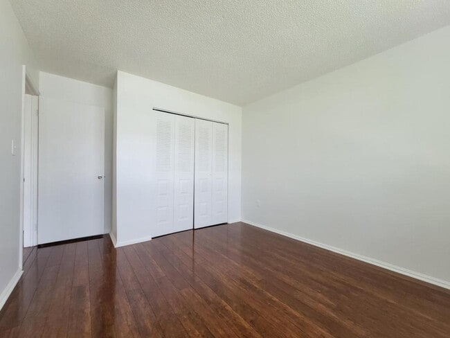 Building Photo - 515 Sheffield Ct