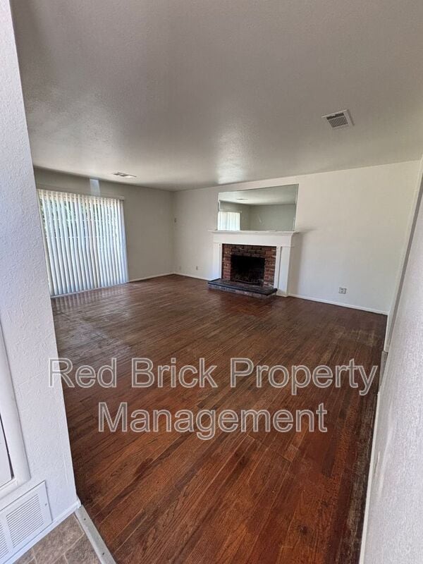 Building Photo - 1143 E Alexander Ave