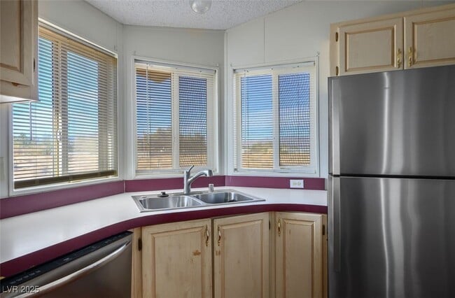 Building Photo - 4101 Paiute Blvd