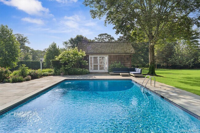 Building Photo - 109 Quogue St