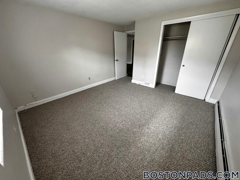 Building Photo - 10 Totman Dr