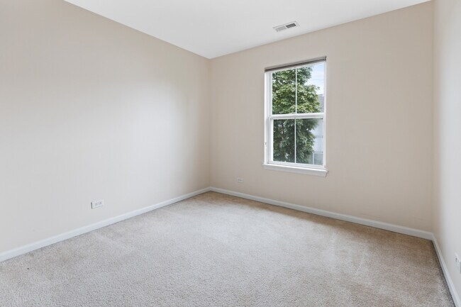 Building Photo - 106 Rosehall Dr