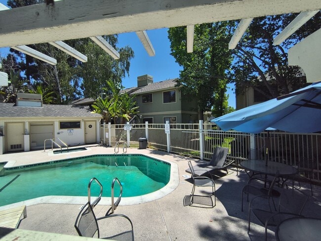 Building Photo - 1BED/1BATH Condo Located in a Quiet Area of Downtown Concord, Ca!!